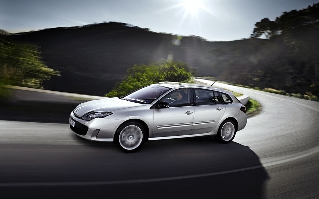 Four-wheel steering for Laguna GT. Image by Renault.