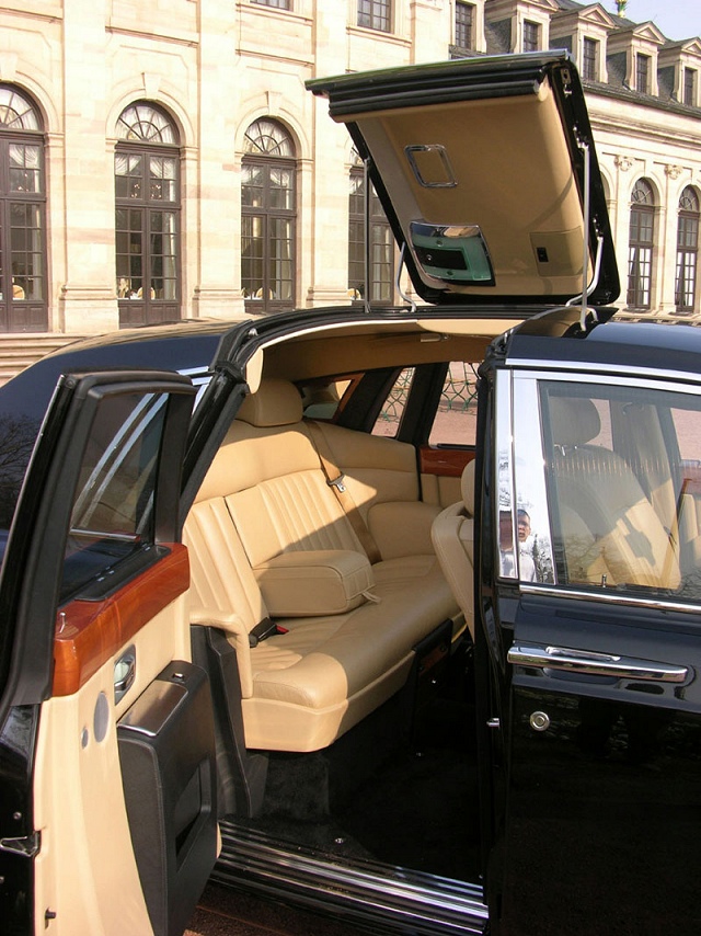 2008 Rolls-Royce Phantom with Edag roof. Image by Edag.