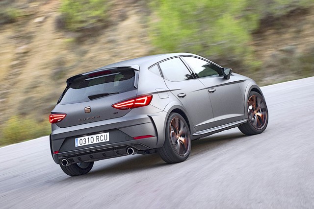 First drive: SEAT Leon Cupra R. Image by SEAT.