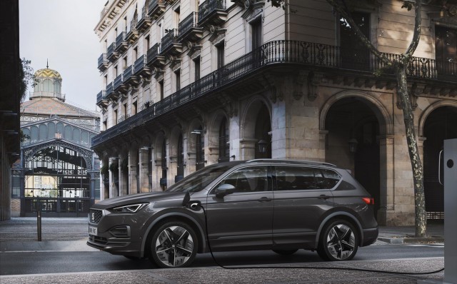 SEAT electrifies Tarraco for new PHEV. Image by SEAT.