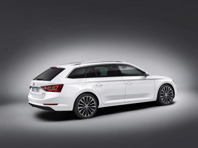 Size the key to new Skoda Superb Estate. Image by Skoda.