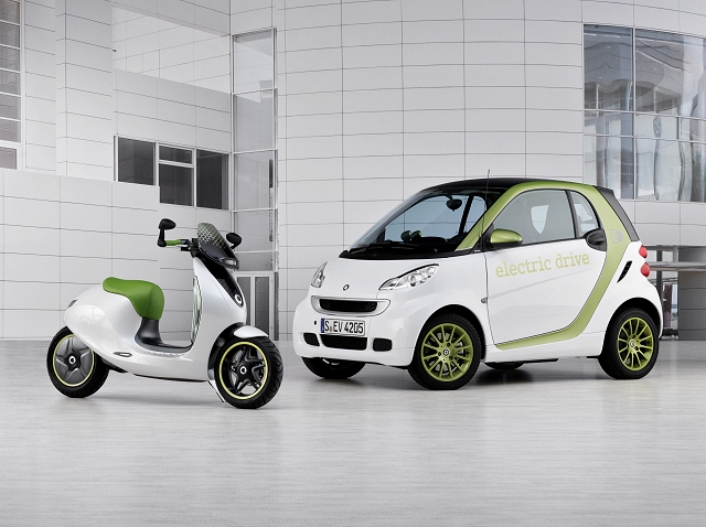 Battle of the electric scooters. Image by Smart.