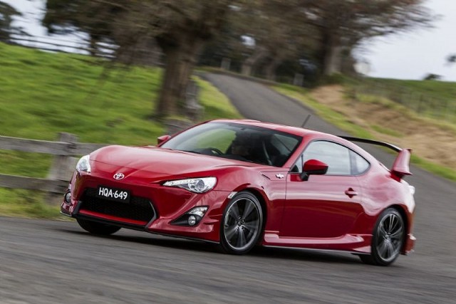 Toyota offers factory aero kit for GT86. Image by Toyota.