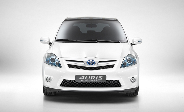 Toyota Auris hybrid debuts in Frankfurt. Image by Toyota.