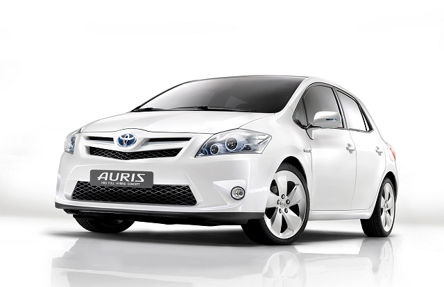 New Toyota Auris Hybrid in detail. Image by Toyota.