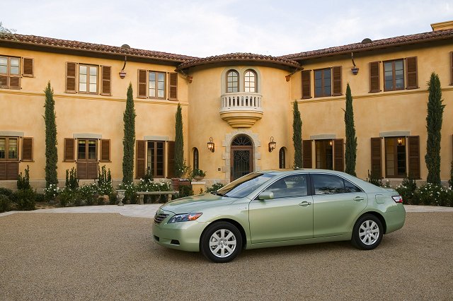 Toyota increases hybrid Camry production. Image by Toyota.