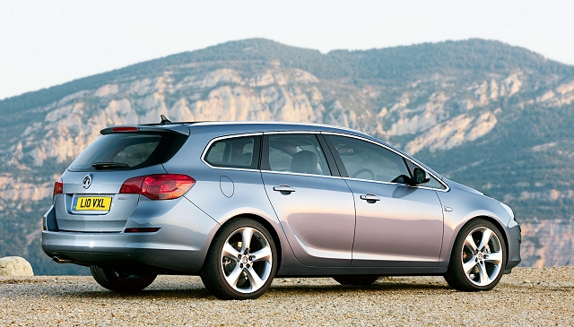 New Vauxhall Astra estate unloaded. Image by Vauxhall.