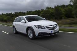 2015 Vauxhall Insignia Country Tourer. Image by Vauxhall.