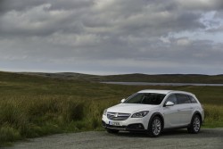 2013 Vauxhall Insignia Country Tourer. Image by Vauxhall.