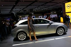 2004 Opel Astra GTC with Panorama windscreen. Image by Shane O' Donoghue.