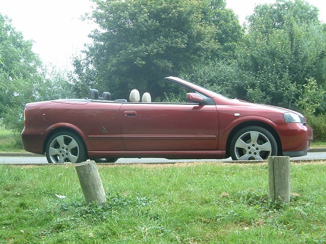 2003 Vauxhall Astra Convertible 2.2 review. Image by Shane O' Donoghue.