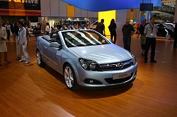 2005 Vauxhall Astra TwinTop. Image by Shane O' Donoghue.