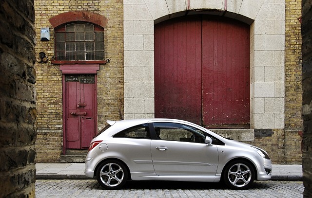 The SRi badge has returned. Image by Vauxhall.