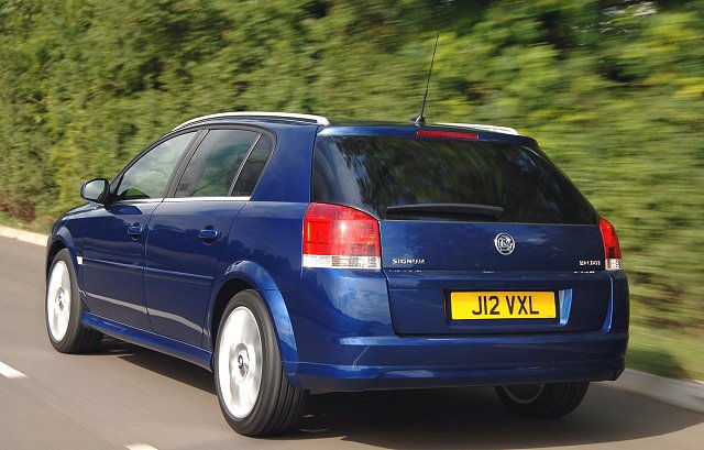 2005 Vauxhall Signum 1.9 CTDi Exclusiv review. Image by Vauxhall.