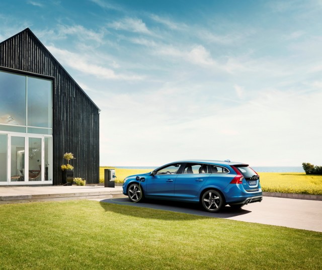 V60 hybrid gets R-Design spec. Image by Volvo.