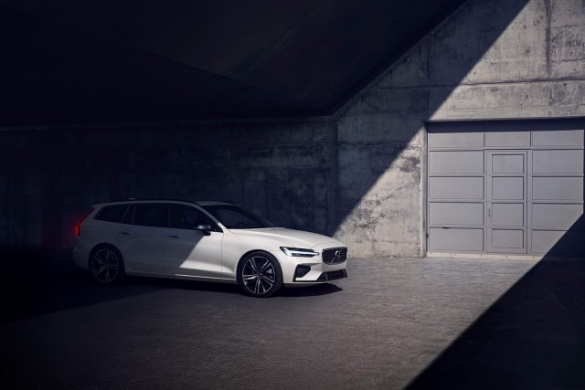 Volvo bolsters V60 with R-Design. Image by Volvo.