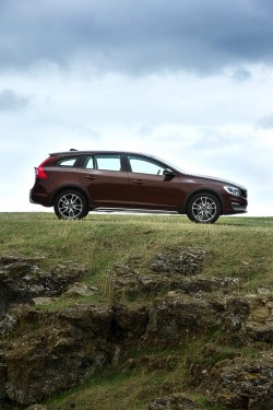 2015 Volvo V60 Cross Country. Image by Volvo.