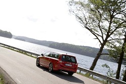 2012 Volvo V70 R-Design. Image by Volvo.