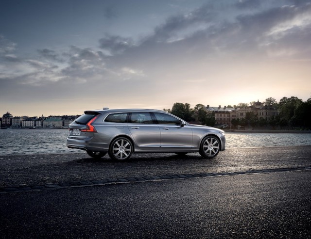 V90 marks Volvo's return to big estates. Image by Volvo.