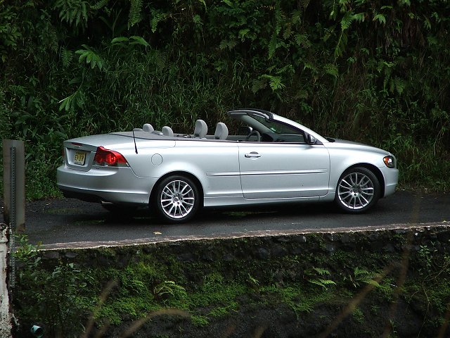C70 in Paradise - the sun shines on Volvo's new C70 hardtop cabriolet. Image by Vince Bodiford.