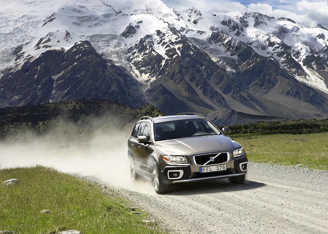 Volvo unveils new XC70 SUV in Geneva. Image by Volvo.