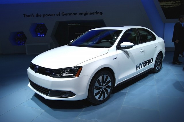 Volkswagen launches hybrid Jetta. Image by Headlineauto.