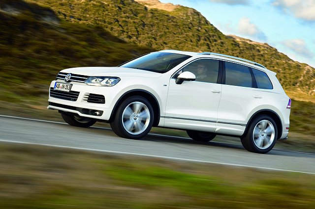 VW introduces new R-Line pack to Touareg. Image by VW.