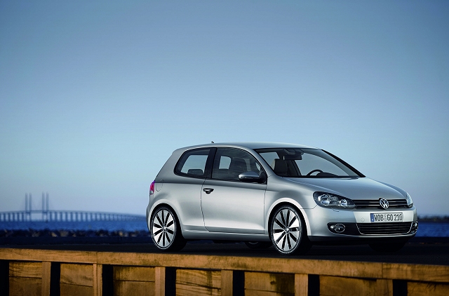 New Golf ready to tee off. Image by VW.