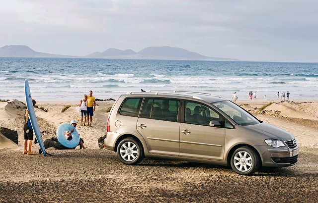 VW Touran undergoes facelift in Paris. Image by VW.